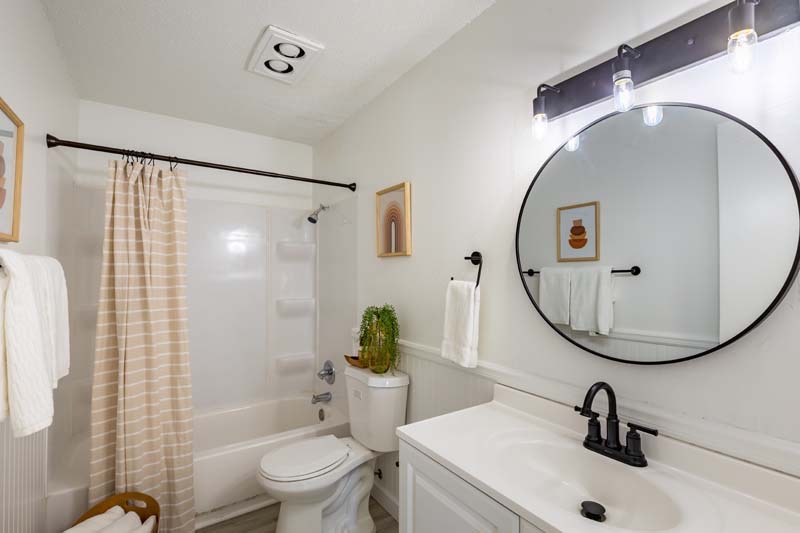 The bathroom at The Oaks